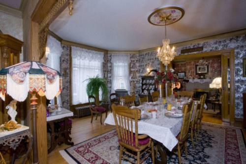 Bed & Breakfast Port City Victorian Inn