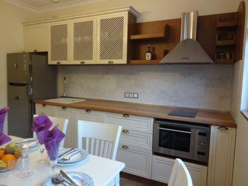 Two-bedroom Apartment With Garden