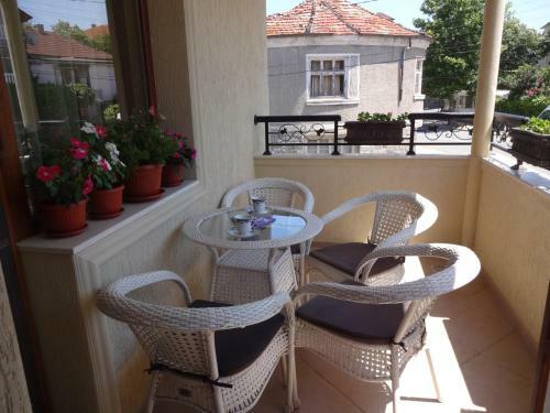 Two-bedroom Apartment With Garden
