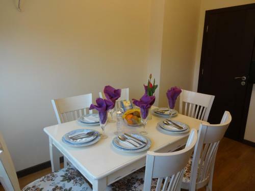 Two-bedroom Apartment With Garden