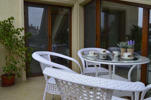 Two-bedroom Apartment With Garden