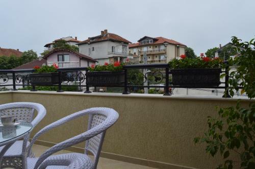 Two-bedroom Apartment With Garden