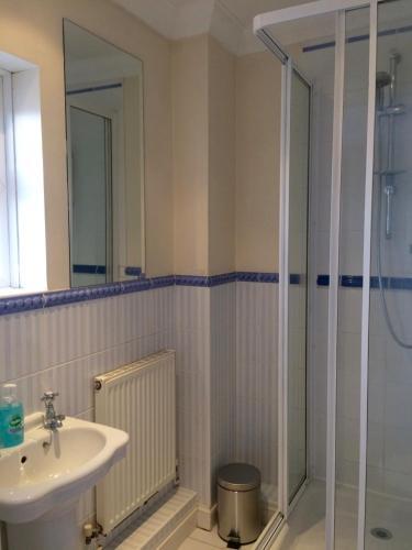 Quarters - Harcourt House Apartment