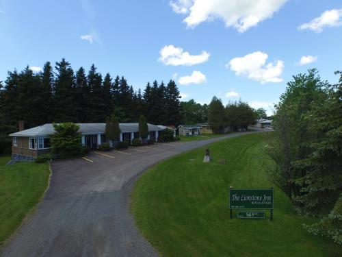 The Lionstone Inn Motel And Cottages