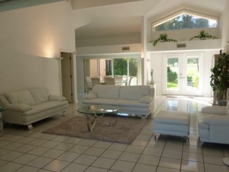 Villa Stever Llc