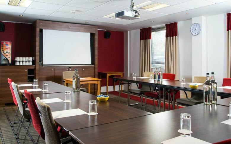 Hotel Holiday Inn Express Milton Keynes