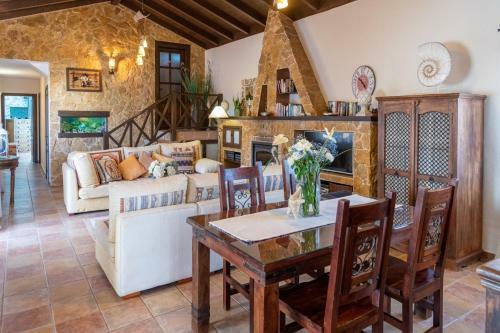 Villa Maravilla Con Piscina Climatizada