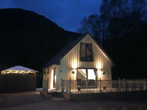 Bluebell Cottage With Hot Tub