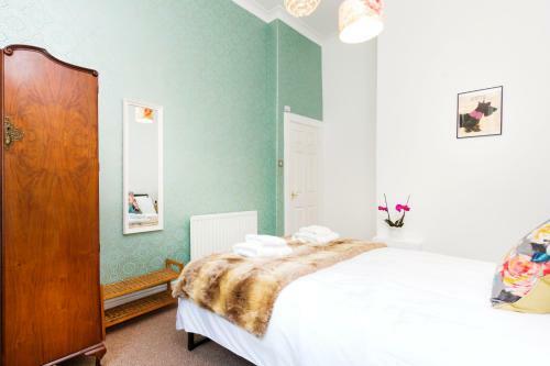 Parkside, Holyrood Park Apartment