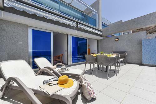 Beachfront Apartment Mog�n Mb
