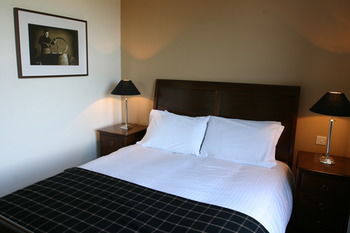 Crerar Eight Acres Hotel