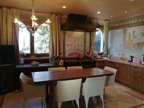 Villa D'epoca Sul Lago Di Garda Con Piscina Interna E Parco Con Laghetto