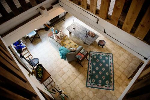 Bed & Breakfast Blues & Chutney Country