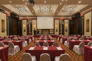 Quest Hotel & Conference Center Clark