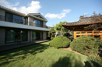 Bonum 1957 Hanok Stay And Hotel