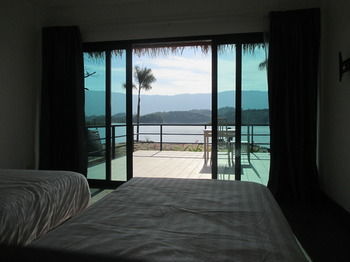 Hotel Sanctuary Nam Ngum Beach Resort