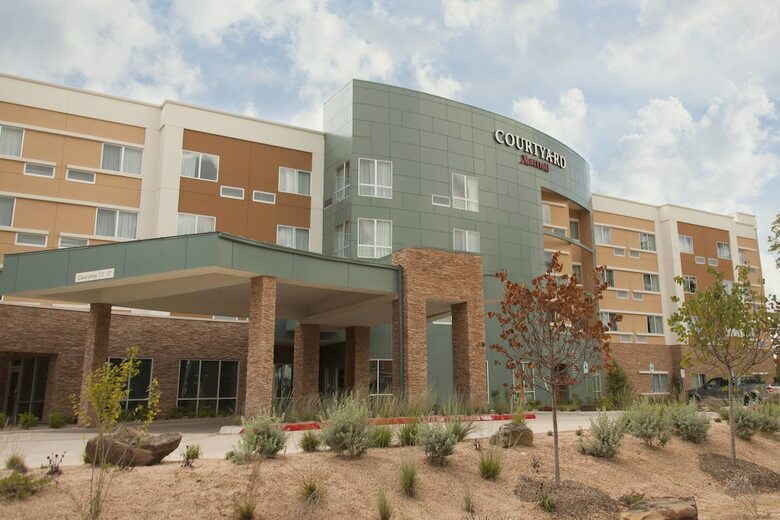 Hotel Courtyard By Marriott Houston Springwoods Village