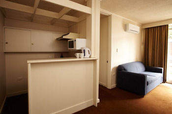 Adelaide Meridien Hotel & Apartments