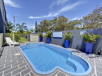 Shoal Bay Beachclub Apartments