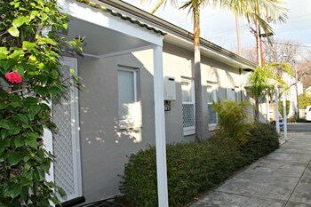 Adelaide Dresscircle Apartments - Specialty Accommodation