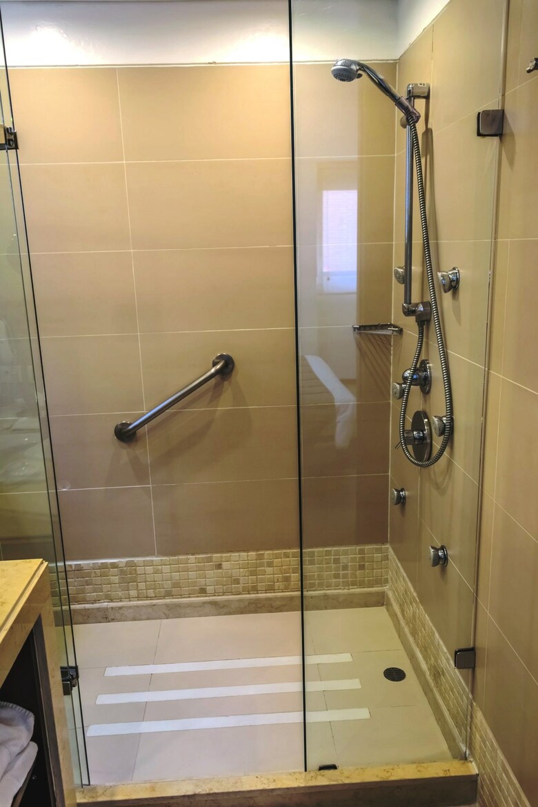 Madisson Inn Hotel & Luxury Suites