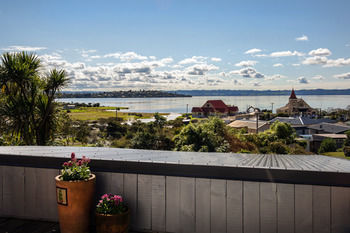 Lakeside City Apartments - Penthouse
