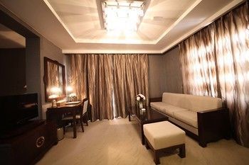 Level Hotel