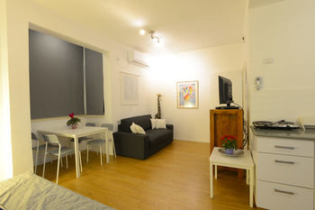 Apartamento Hatzmaot - Bat Yam