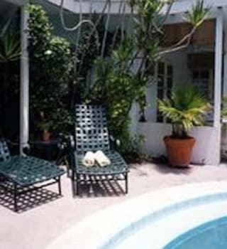 Hotel Alexander Palms Court