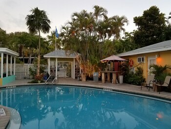 Hotel Alexander Palms Court