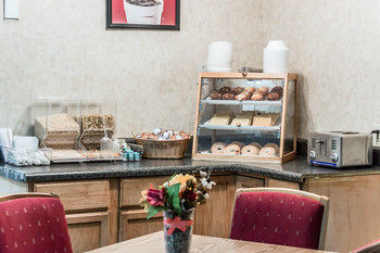 Hotel Econo Lodge & Suites