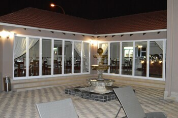 Hotel Lakeview Guest House & Conference Centre