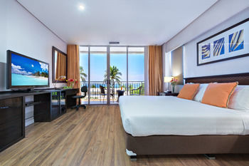 Court Meridian Hotel And Suites