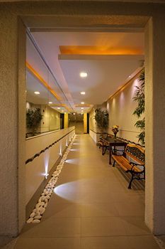 Court Meridian Hotel And Suites