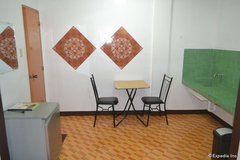 Hotel Antonio's Apartelle & Suites
