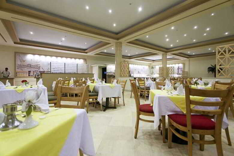 Hotel The Three Corners Sea Beach Resort