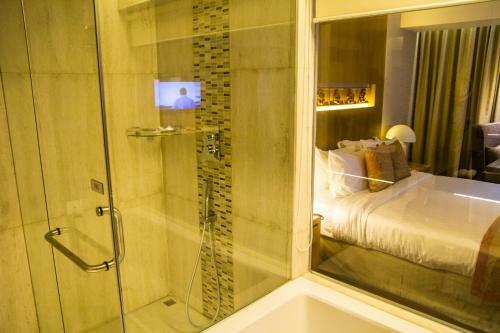 Hotel Lakeshore Banani
