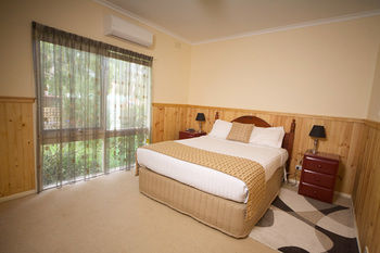 Sanctuary House Resort Motel