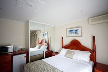 Sanctuary House Resort Motel