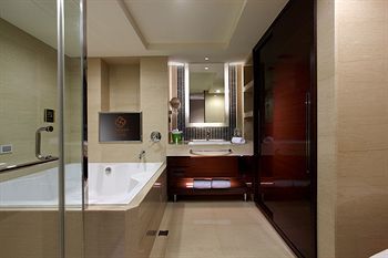 S Aura Hotel