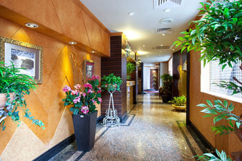 S Aura Hotel