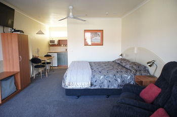 Bks Egmont Motor Lodge