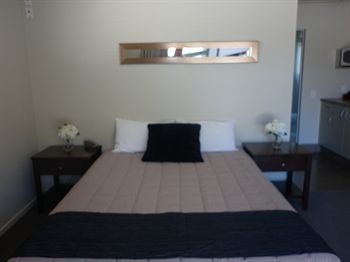 Motel Executive On Fenton