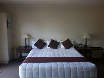Motel Executive On Fenton
