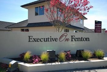 Motel Executive On Fenton