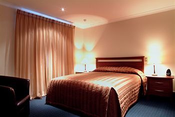 Emerald Spa Motor Inn