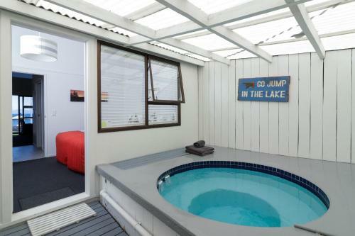 Gables Lakefront Motel