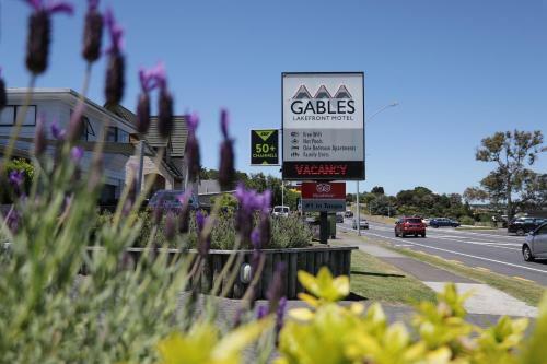 Gables Lakefront Motel