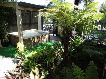 Southpacific Motel And Conferance Centre