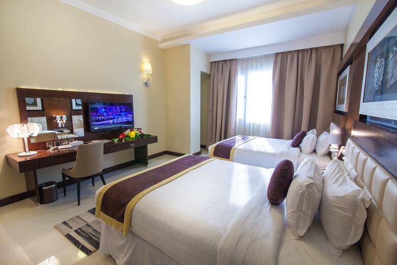 Atiram Premier Hotel